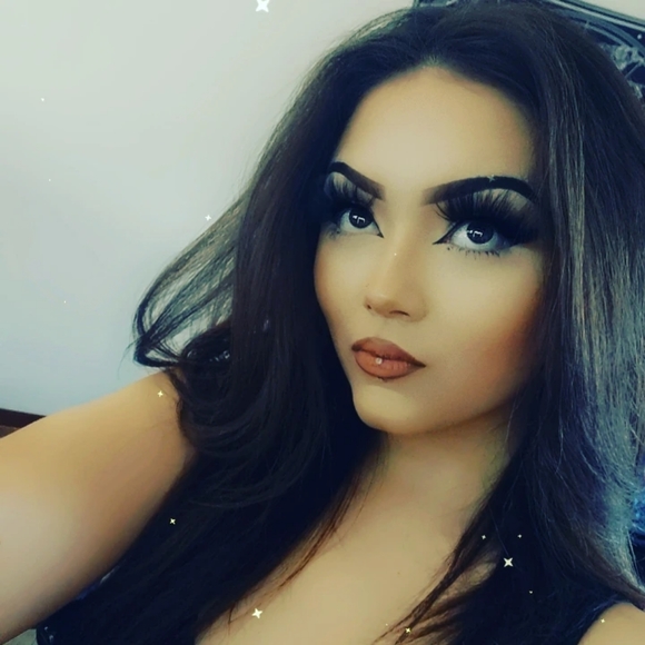 Meet your Posher, Hailey - Picture 1 of 1